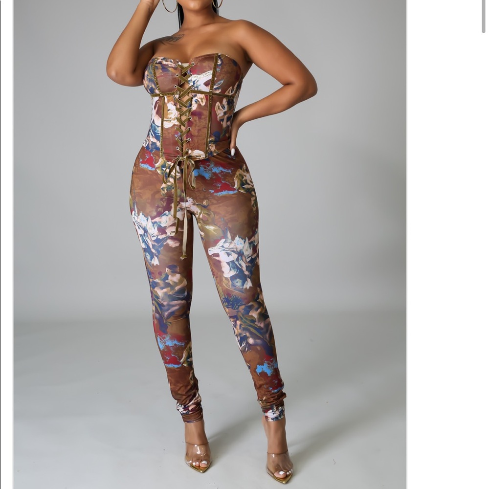 Two piece stretch set Front tie closure